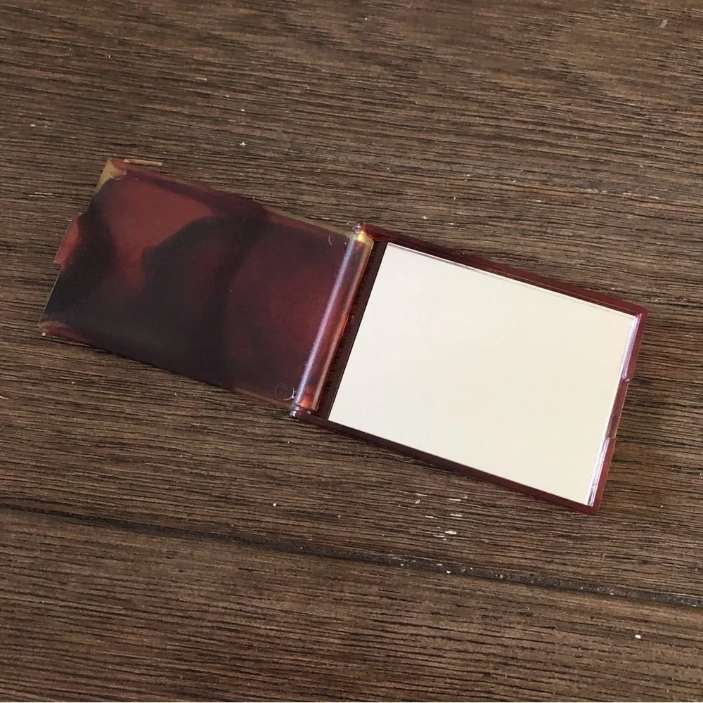 Cato portable mirror